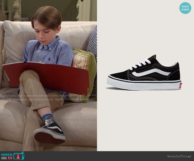 Thomas’s black sneakers on Days of our Lives