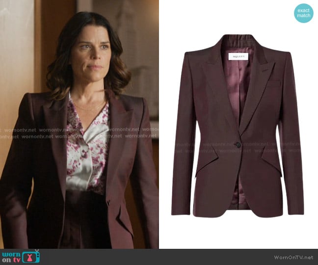 Alexander McQueen Wool And Mohair Blazer in Burgundy worn by Maggie McPherson (Neve Campbell) on The Lincoln Lawyer