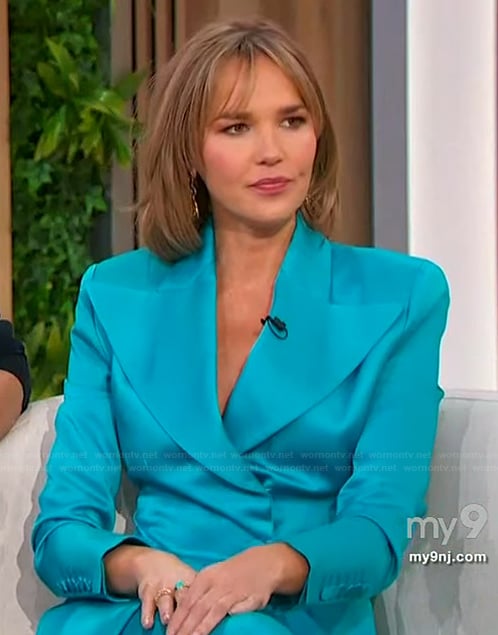 Arielle Kebbel’s blue satin blazer and pants on Sherri