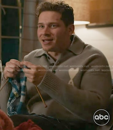 Buck's grey polo knit sweater on 9-1-1