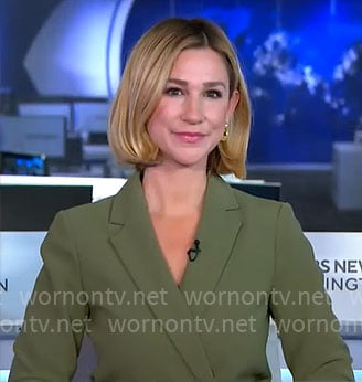 Caitlin Huey-Burns’ green blazer on CBS Mornings
