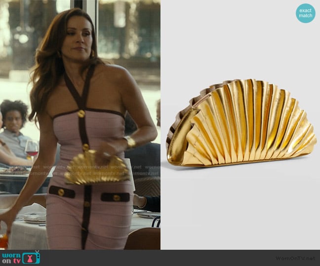 Cult Gaia Nala Mini Clutch worn by Bella (Stefania Spampinato) on Landman