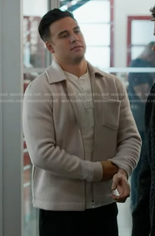 Eddie's grey fleece zip jacket on 9-1-1
