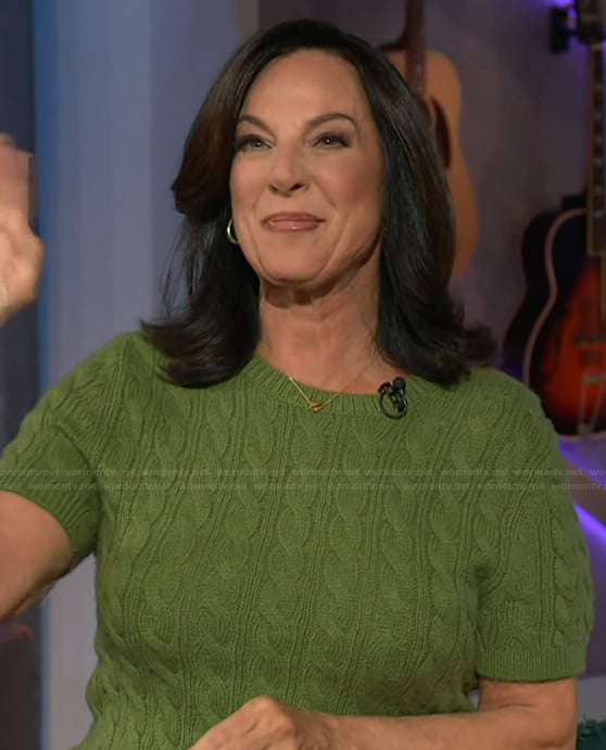 Emily Kaufman's green cable knit sweater on The Kelly Clarkson Show