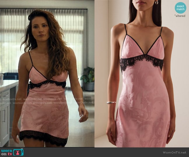 Fleur du Mal Lace-Trimmed Silk Slip Dress in Light Pink worn by Bella (Stefania Spampinato) on Landman