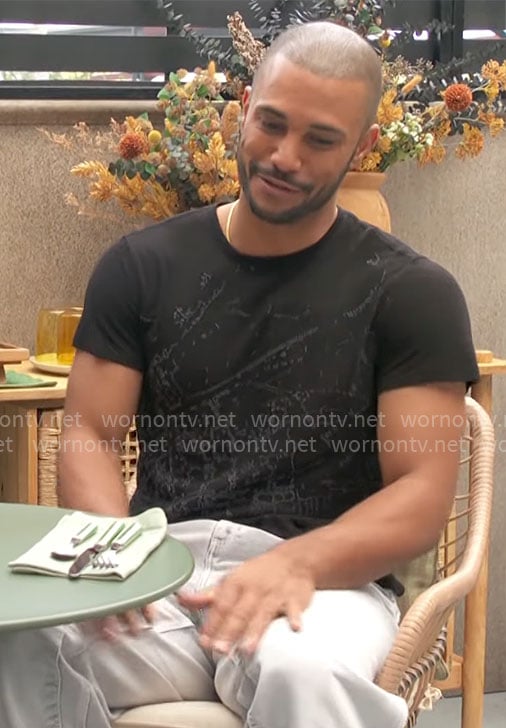 Holden’s black graphic tee on The Young and the Restless