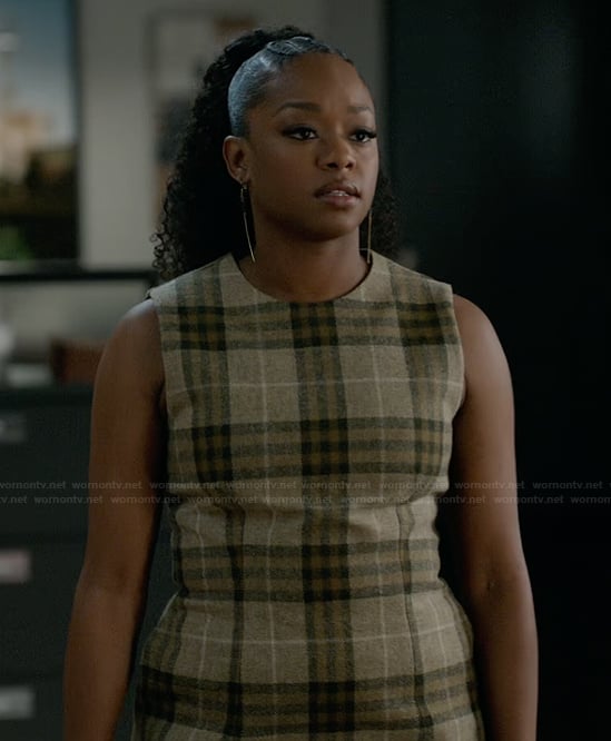 Izzy's plaid sleeveless dress on The Lincoln Lawyer