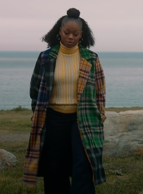 Izzy’s yellow turtleneck knit top on The Lincoln Lawyer