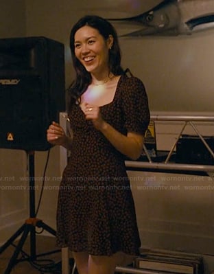 Kate's black floral print sweetheart dress on The Burbs