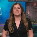 Kelly’s contrast stitch jumpsuit on The Kelly Clarkson Show
