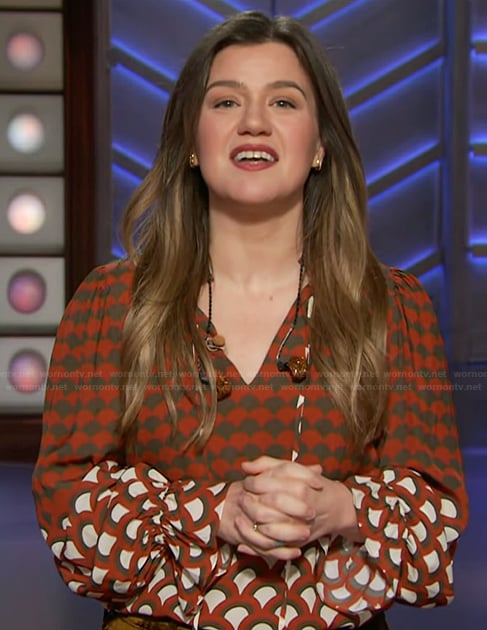 Kelly’s printed tie neck blouse on The Kelly Clarkson Show