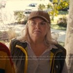 Dana’s khaki zip front veste on The Burbs