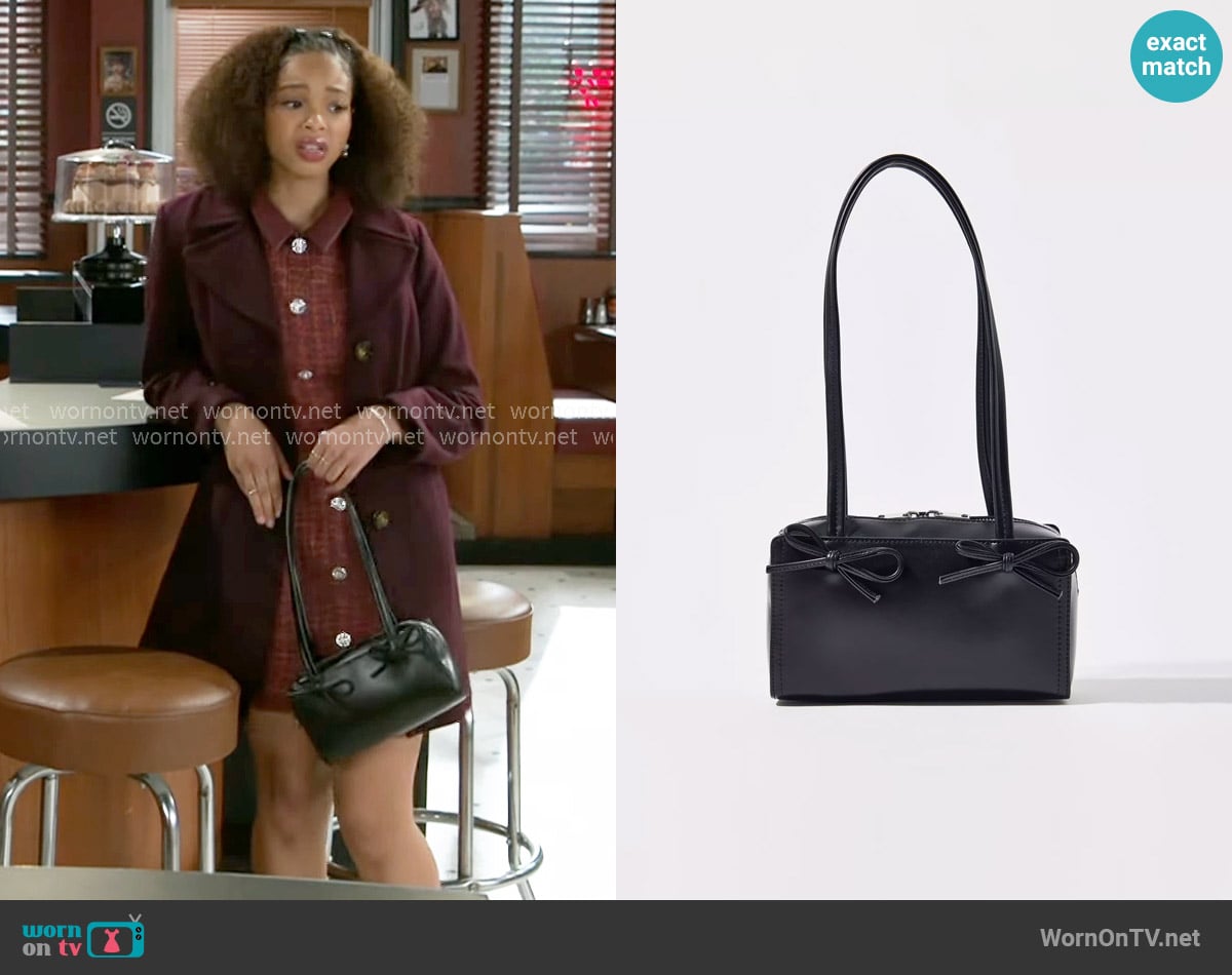 Kimchi Blue at Urban Outfitters Bow Bowler Bag worn by Francesca Belleclaire (Madison Alsobrook) on Beyond the Gates