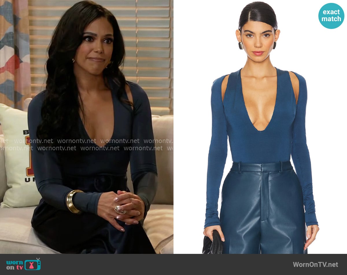 Dani’s teal v-neck long sleeve top on Beyond the Gates