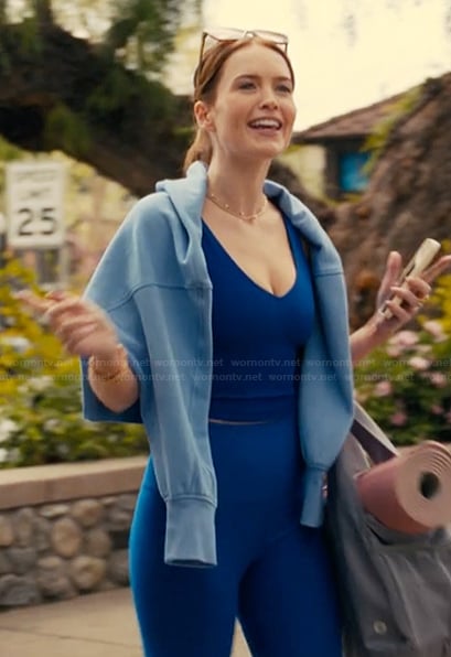 Lauren’s blue sports top and leggings on The Burbs