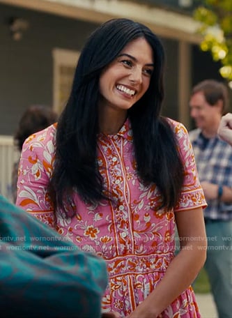 Lauryn’s pink floral shirtdress on The Burbs