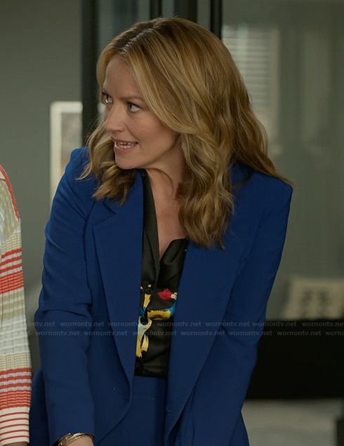 Lorna's black floral print blouse on The Lincoln Lawyer
