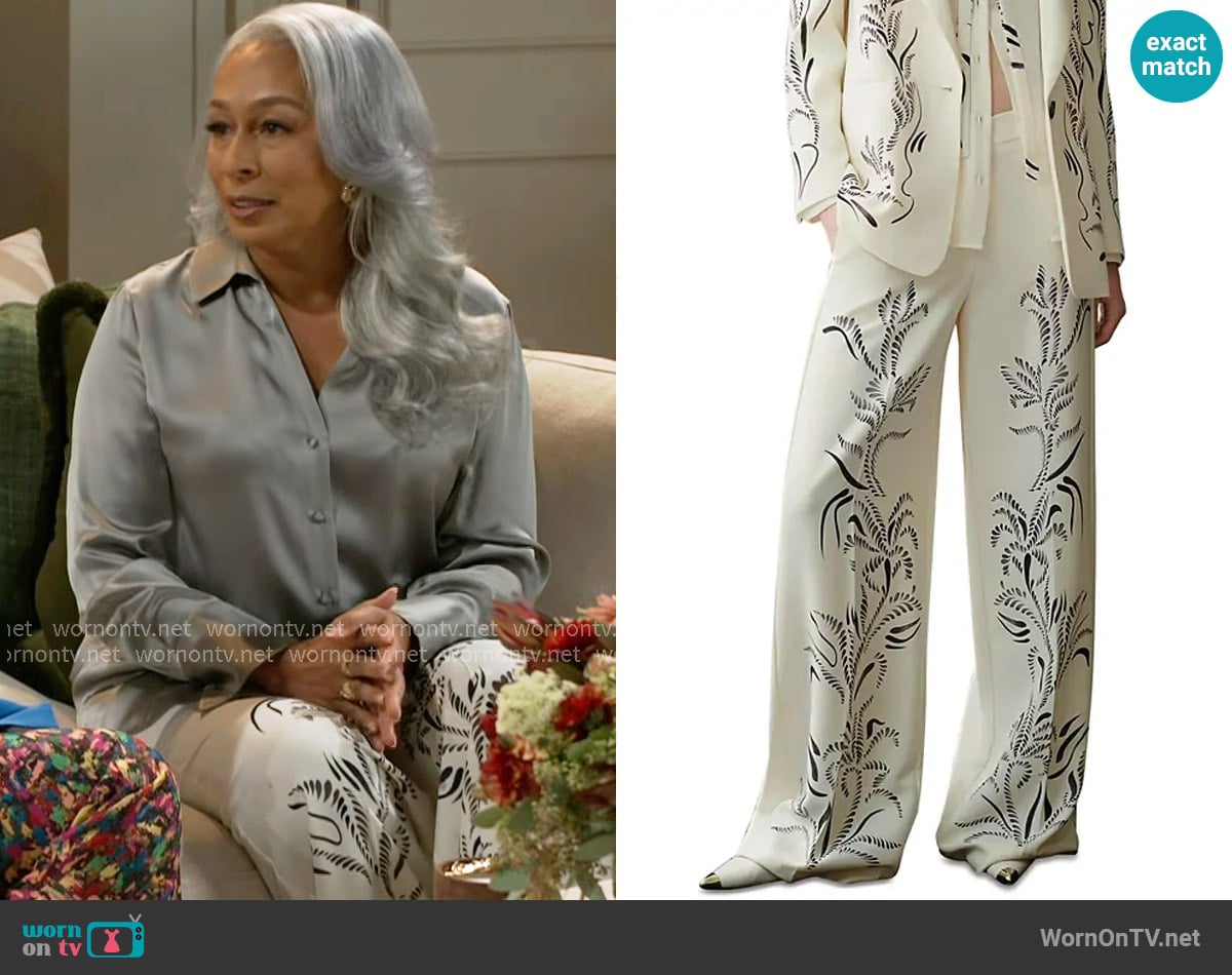 Marella Art.365 Pesco Printed Pants worn by Anita Dupree (Tamara Tunie) on Beyond the Gates