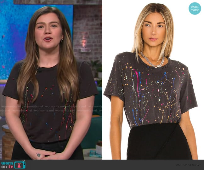 Michael Lauren Roman Boyfriend Tee worn by Kelly Clarkson on The Kelly Clarkson Show