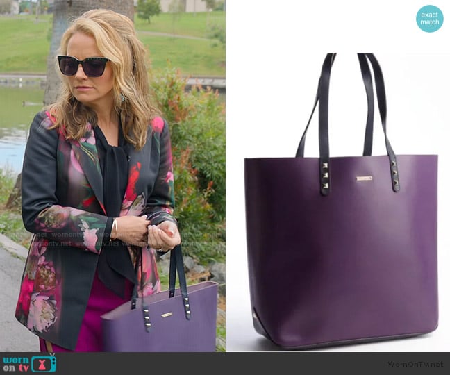 Rebecca Minkoff Dylan tote worn by Lorna Crane (Becki Newton) on The Lincoln Lawyer
