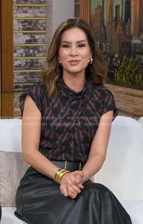 Rebecca’a black houndstooths print top on Good Morning America