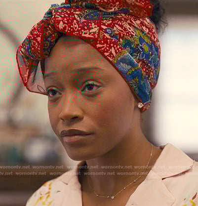 Samira's gold chain necklace on The Burbs