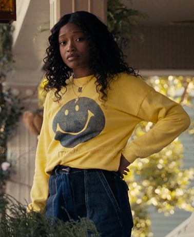 Samira's yellow smiley face sweatshirt on The Burbs