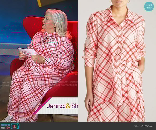 Universal Standard Cooling Stretch Cupro Artist Shirt worn by Paula Pell on Today