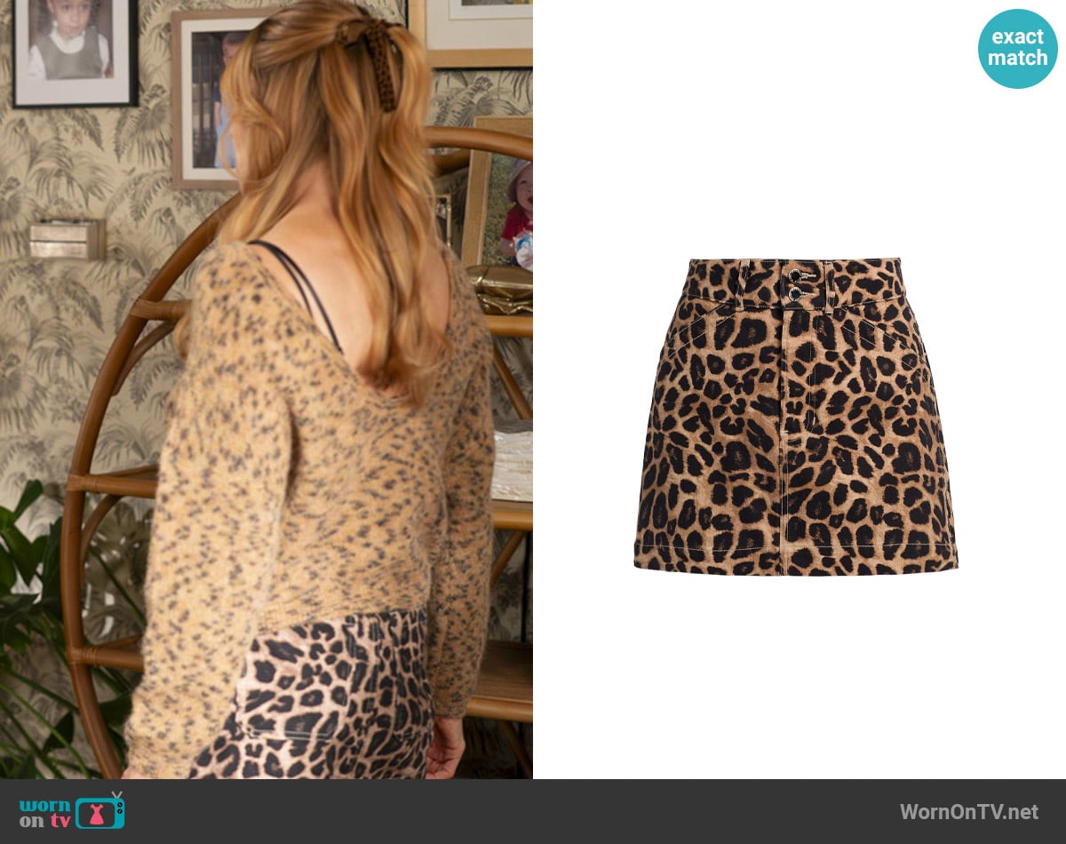 Veronica Beard Chloe Mini Skirt worn by Morgan Gillory (Kaitlin Olson) on High Potential