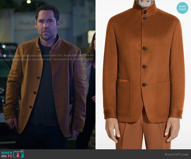 Zegna Oasi Cashmere Il Conte Jacket worn by Mickey Haller (Manuel Garcia-Rulfo) on The Lincoln Lawyer