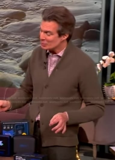 Adam Glassman’s knit cardigan on The View