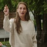 Amanda’s beige sweatshirt on Summer House