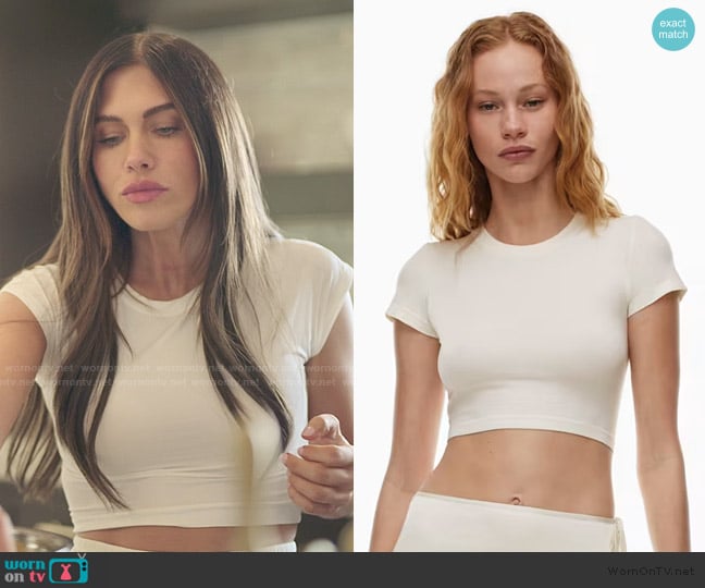 Aritzia Smooth Seamless Willow Cropped T-Shirt worn by Jessi Ngatikaura on The Secret Lives of Mormon Wives