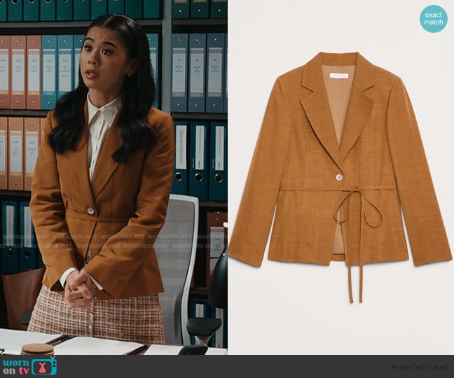 Banana Republic Seamed Belted Blazer worn by Sarah Franklin (Leah Lewis) on Matlock