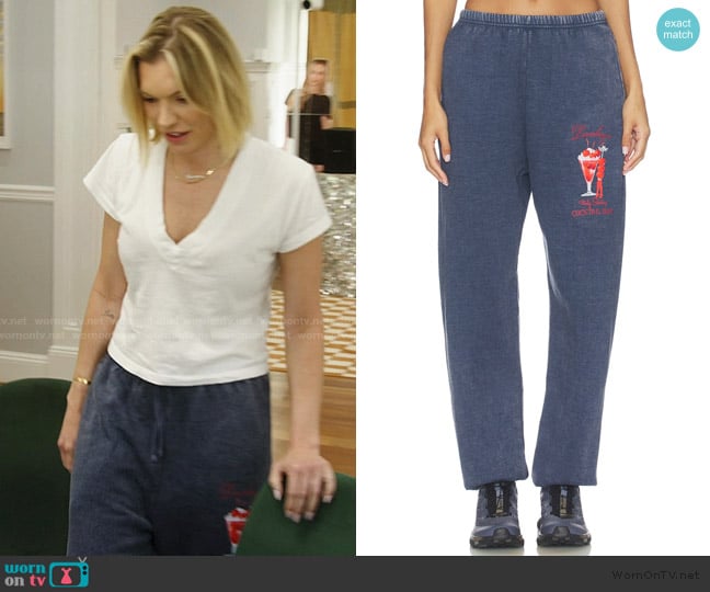 Lindsay’s navy sweatpants on Summer House Lindsay’s navy sweatpants on Summer House