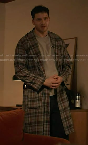 Buck's grey plaid robe on 9-1-1