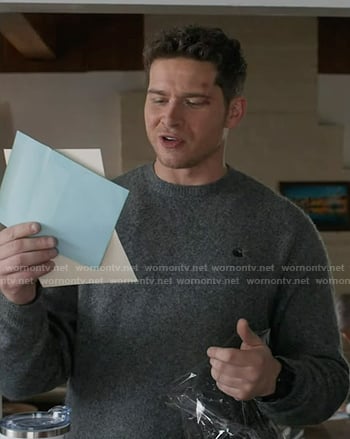 Buck's grey sweater on 9-1-1