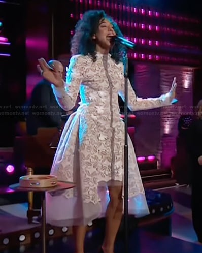 Corinne Bailey Rae’s white lace dress on The Kelly Clarkson Show