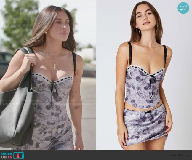 Jessi’s gray floral lace strap top on SLOMW