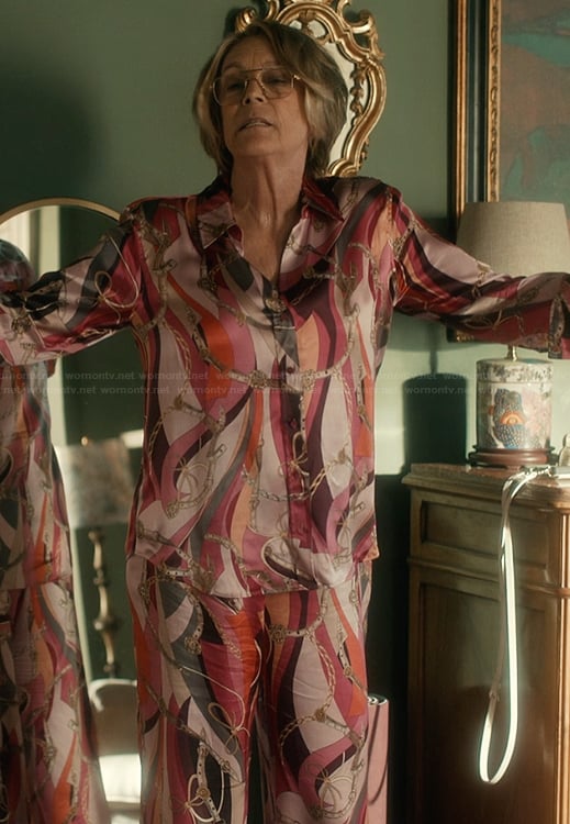 Dorothy's pink chain print top and pants on Scarpetta