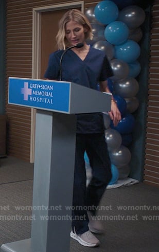 Dr. Toni Wright's grey sneakers on Greys Anatomy