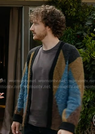 Flynn's argyle cardigan on 9-1-1