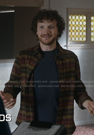 Flynn's yellow plaid shirt on 9-1-1