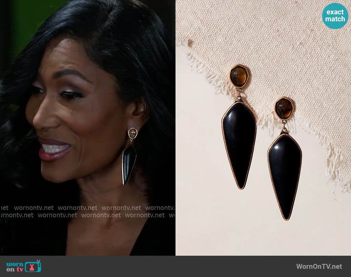 Free People Star Dust Dangle Earrings worn by Dana 'Leslie' Thomas (Trisha Mann-Grant) on Beyond the Gates