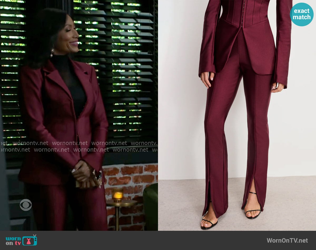 Good American Dolly Compression Shine Pull on Pants in Fig worn by Dana 'Leslie' Thomas (Trisha Mann-Grant) on Beyond the Gates