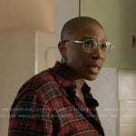 Hen’s red plaid shirt and jeans on 9-1-1