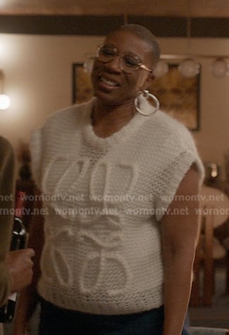 Hen's white mohair knit vest on 9-1-1