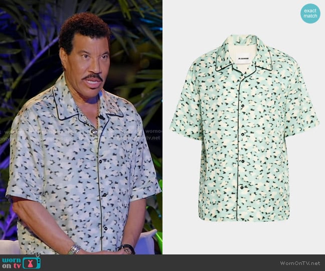 Lionel Richie’s floral contrat trim shirt on American Idol
