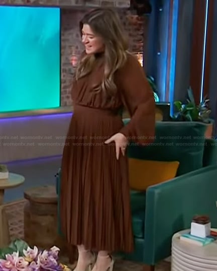 Kelly’s brown midi dress on The Kelly Clarkson Show