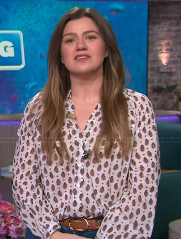 Kelly's white paisley print top on The Kelly Clarkson Show